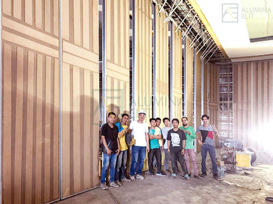 Ein guter Preis. Kundenspezifische, mobile Trennwand mit 9 mm MDF-Magnesiumplatte und verzinktem Vierkantrohr-Kiel für Hotels Online