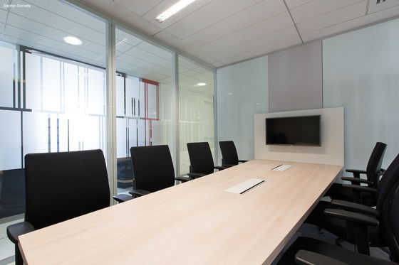 Konferenzzentrum Klappglas Trennwand Aluminiumrahmen